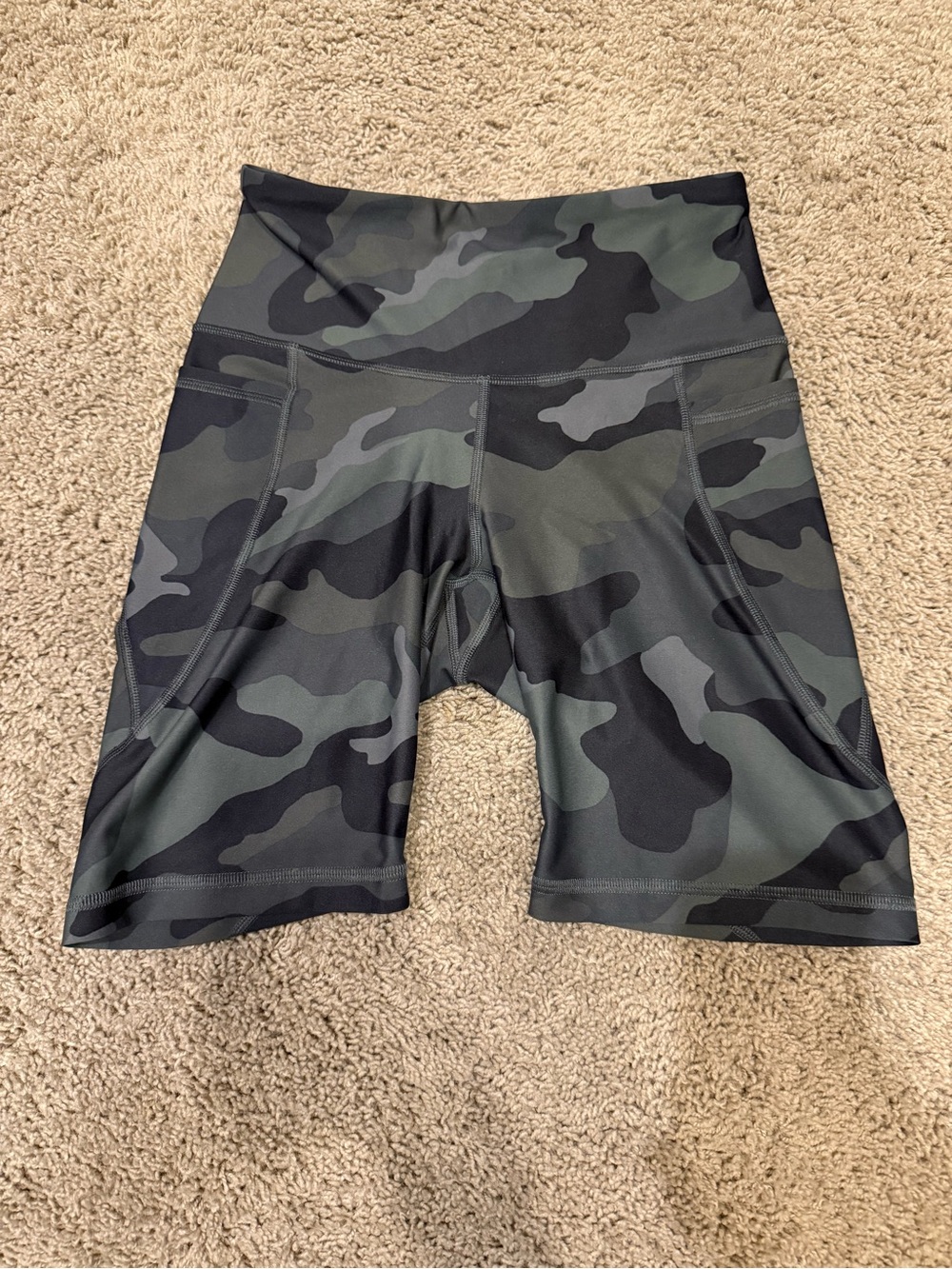 Old Navy Camo High-Rise Bike Shorts in Olive and Black